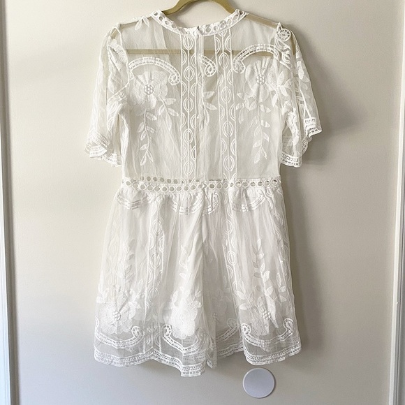 Deep V Neck White Lace Romper Size Large - Picture 6 of 10
